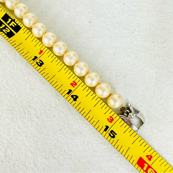 CROWN TRIFARI Vintage Mid-Century Faux Pearl Choker Necklace Silver Tone Clasp - Picture 12 of 12